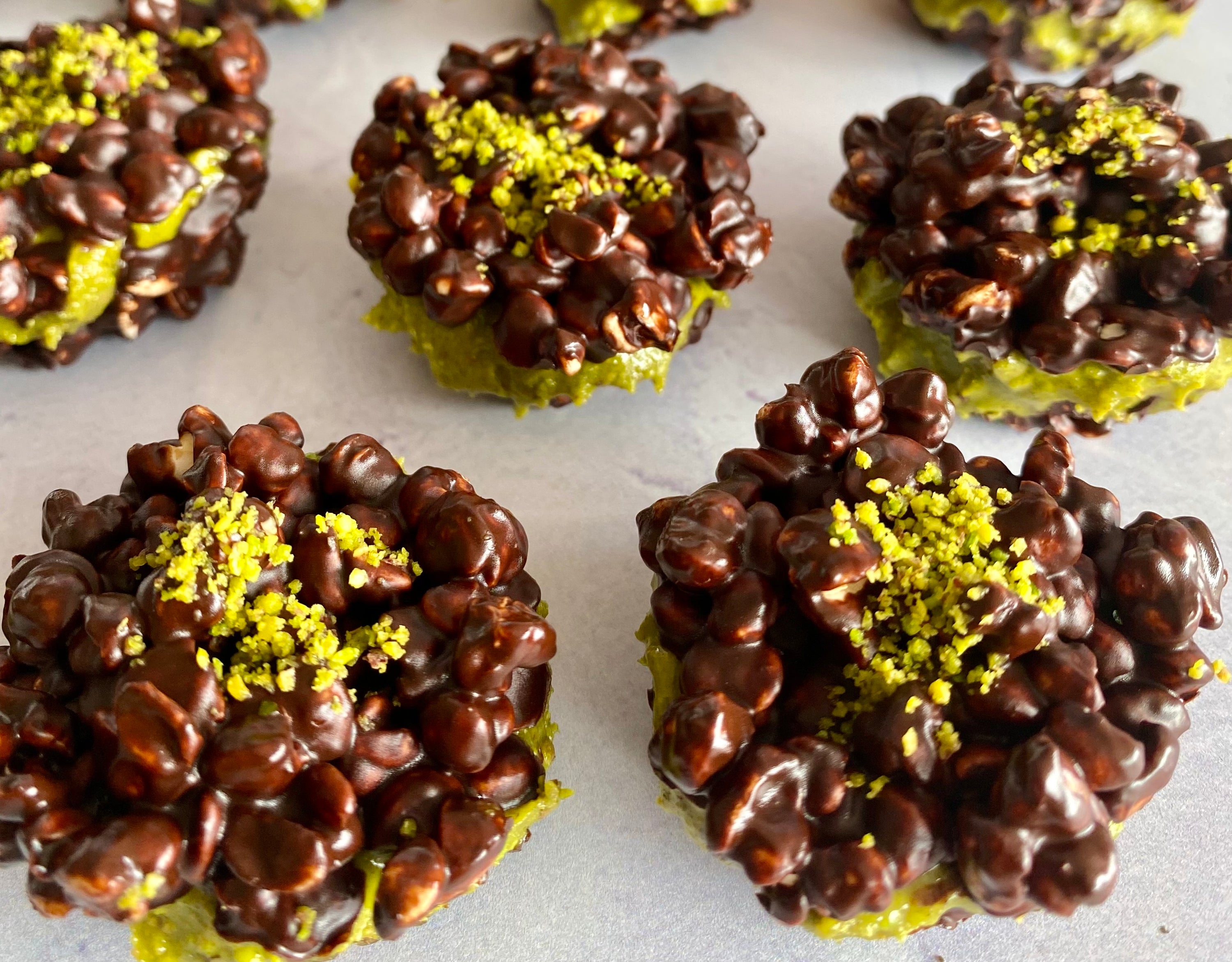 pistachio chocolate quinoa crisps, featuring crunchy quinoa clusters mixed with rich chocolate and chopped pistachios, perfect for a healthy and delicious snack